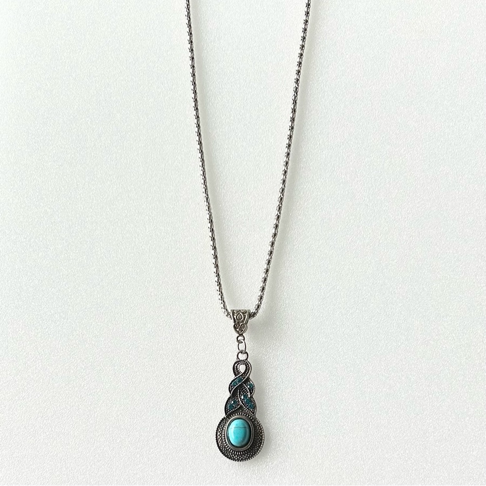 Vintage Silver Tone Boho Pendant Necklace 18” Dyed Howlite Drop Pendant 2”